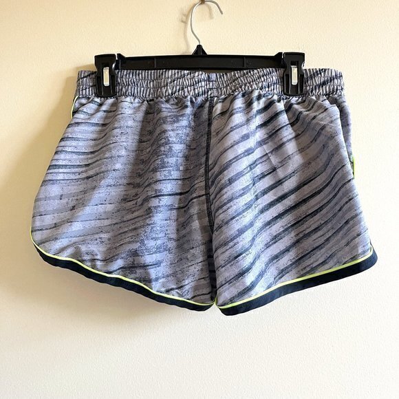UNDER ARMOUR‎ Athletic Great Escape Active Short Running Gray Yoga Womens Size M - Picture 1 of 6
